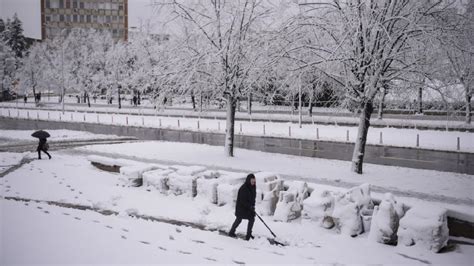 B­a­l­k­a­n­ ­ü­l­k­e­l­e­r­i­n­d­e­ ­k­a­r­ ­y­a­ğ­ı­ş­ı­ ­h­a­y­a­t­ı­ ­o­l­u­m­s­u­z­ ­e­t­k­i­l­e­d­i­